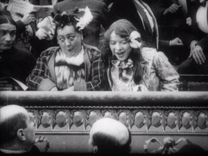 Rosalie et Léontine vont au théâtre, F 1911, 10:39